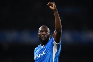 开云体育下载APP-那不勒斯球探：俱乐部最好引进卢卡库的替补，相信洛博特卡会留下