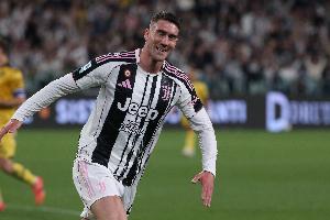 开云体育下载网址-都体：曼联对弗拉霍维奇重燃兴趣，想让他带带霍伊伦和齐尔克泽