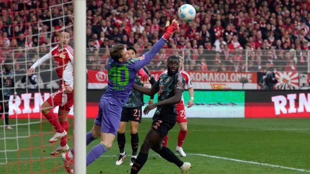 开云体育下载网页版-从赢不了强队到不会虐菜？孔氏拜仁酝酿下一波反攻