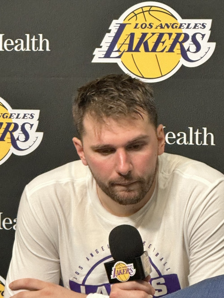 开云体育下载入口-东契奇：对阵黄蜂很难&amp;开局很好后面糟糕 三球会制造空间投篮