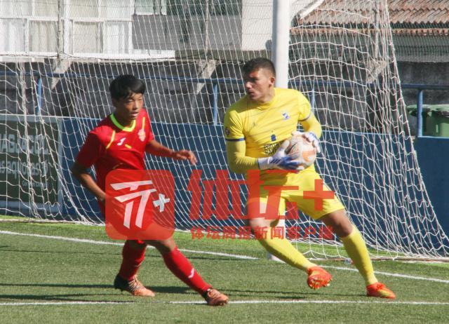 陈康林(右)在联赛中.jpg
